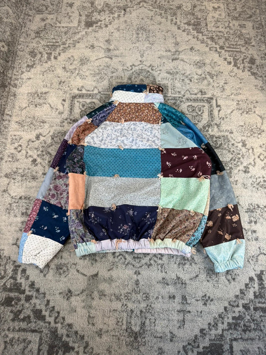 Veste en quilt crop style sportswear design unique vintage fait main upcyclé retravaillé n•661