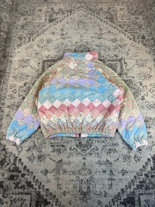 Veste en quilt crop style sportswear design unique vintage fait main upcyclé retravaillé n•668