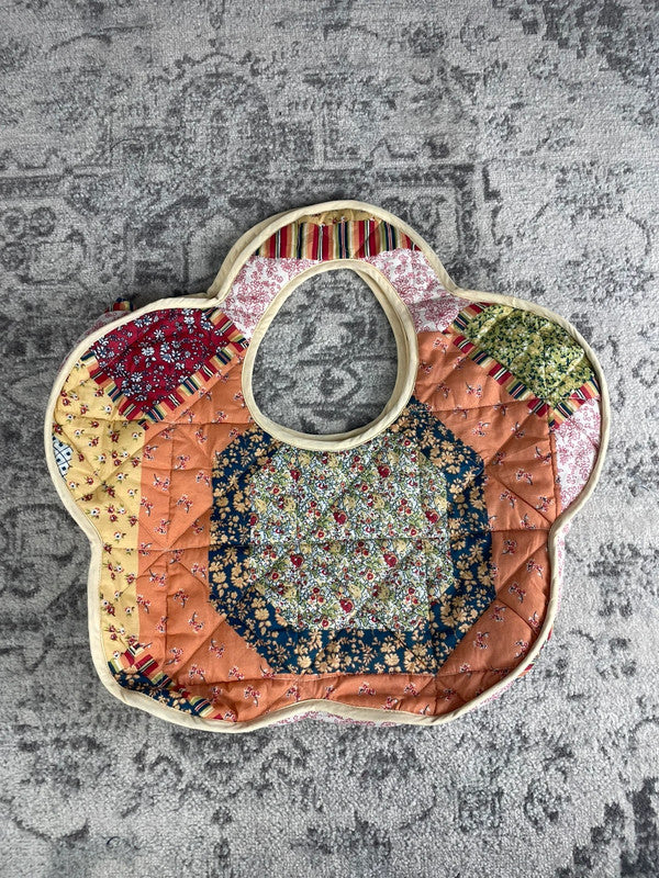 Sac fourre tout en toile matelassé en forme de fleur handmade upcyclé retravaillé premium n•345