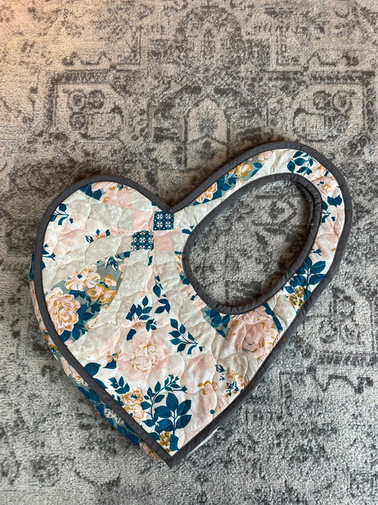 Sac fourre tout en toile matelassé en forme de cœur handmade upcyclé retravaillé premium n•356