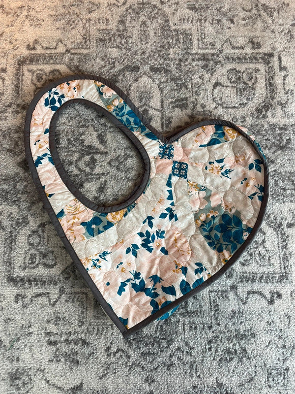 Sac fourre tout en toile matelassé en forme de cœur handmade upcyclé retravaillé premium n•356
