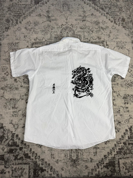 Chemise blanche manche courte design streetwear y2k hip-hop fait main taille L n•505