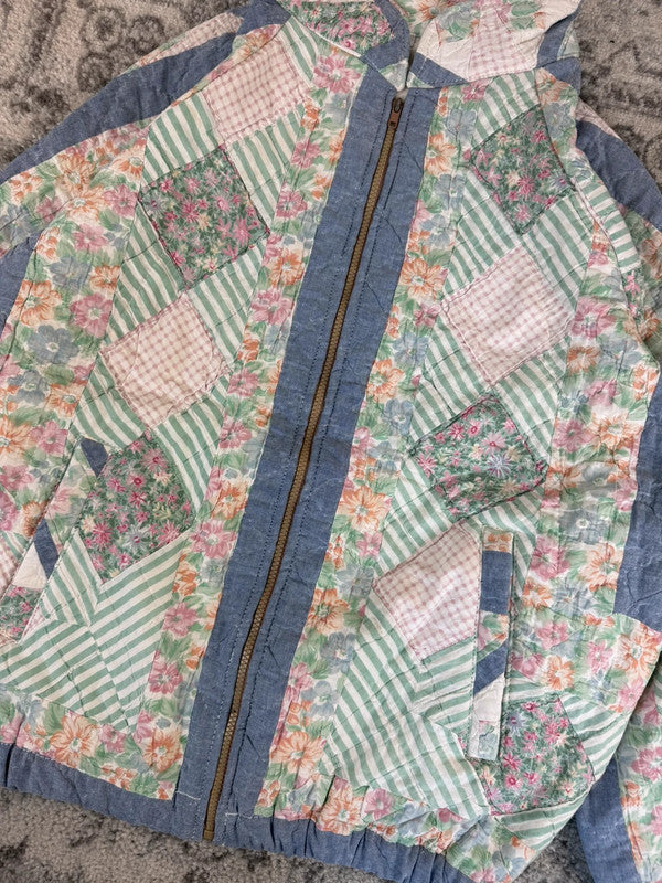 Veste en quilt crop style sportswear design unique vintage fait main upcyclé retravaillé n•626