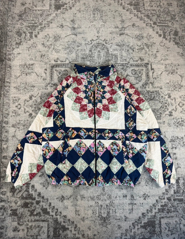 Veste en quilt crop style sportswear design unique vintage fait main upcyclé retravaillé n•627