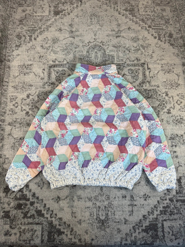 Veste en quilt crop style sportswear design unique vintage fait main upcyclé retravaillé n•634