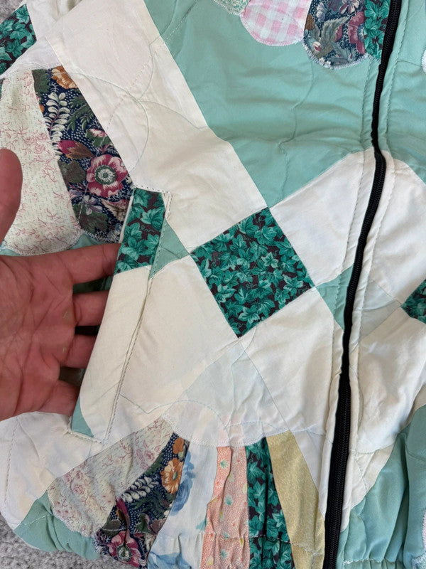 Veste en quilt crop style sportswear design unique vintage fait main upcyclé retravaillé n•650