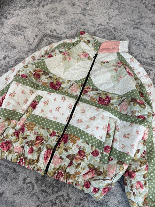 Veste en quilt crop style sportswear design unique vintage fait main upcyclé retravaillé n•655