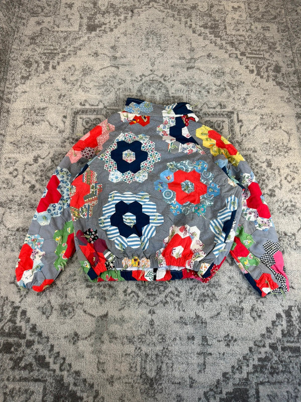 Veste en quilt crop style sportswear design unique vintage fait main upcyclé retravaillé n•658
