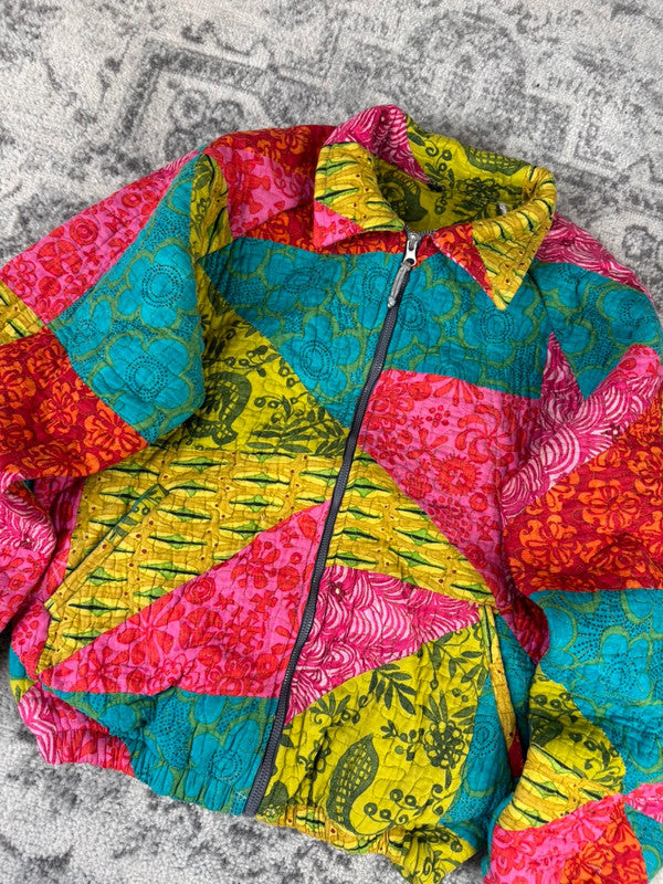 Veste en quilt crop style sportswear design unique vintage fait main upcyclé retravaillé n•810
