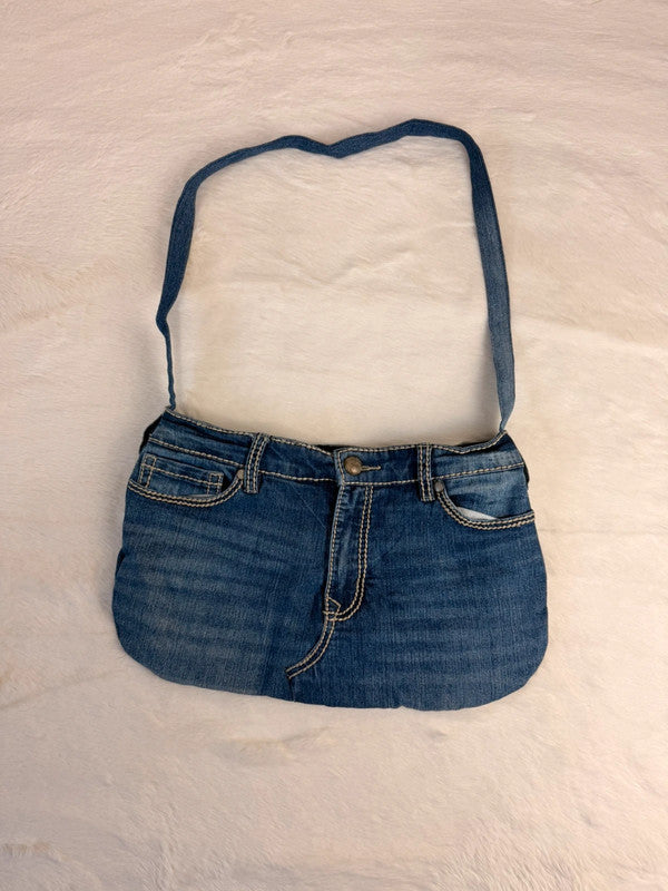 Sac à main en jean design unique fait main upcyclé retravaillé taille unique n•927