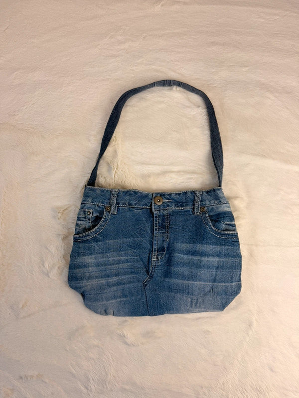Sac à main en jean design unique fait main upcyclé retravaillé taille unique n•929