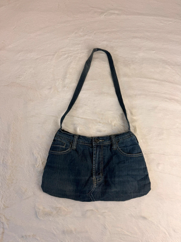 Sac à main en jean design unique fait main upcyclé retravaillé taille unique n•931