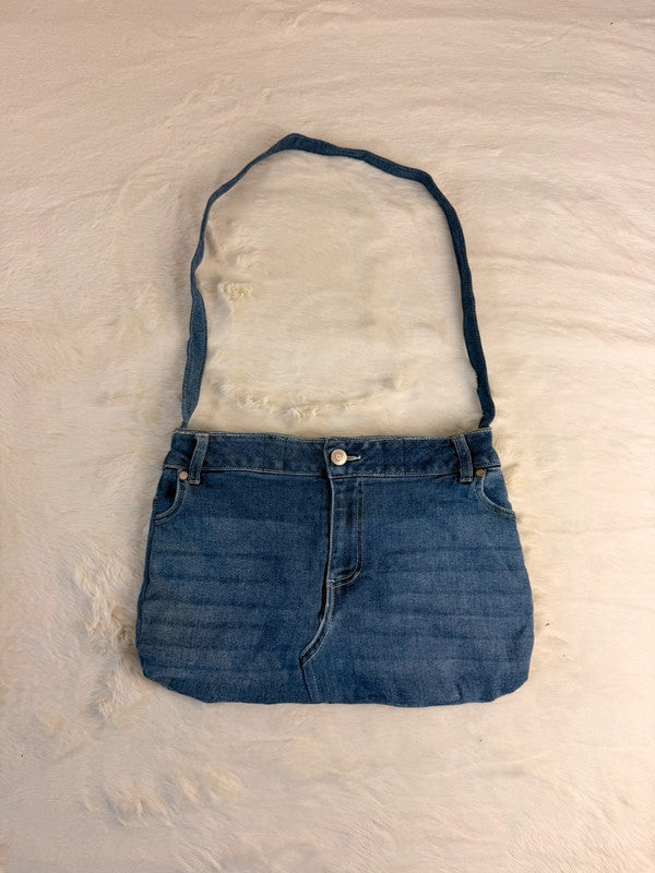 Sac à main en jean design unique fait main upcyclé retravaillé taille unique n•932