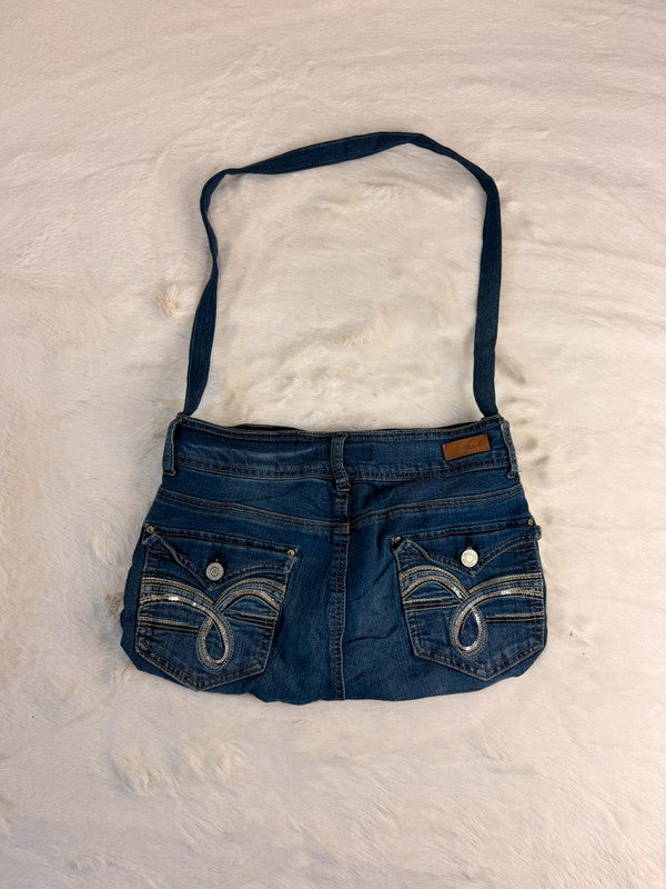 Sac à main en jean design unique fait main upcyclé retravaillé taille unique n•934