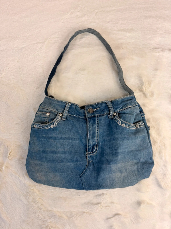 Sac à main en jean design unique fait main upcyclé retravaillé taille unique n•936