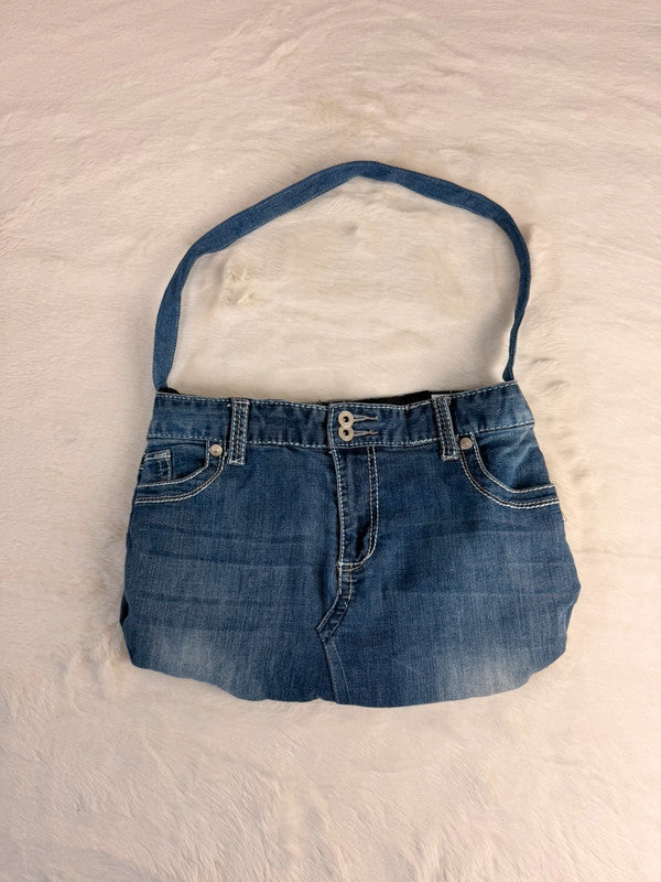 Sac à main en jean design unique fait main upcyclé retravaillé taille unique n•954