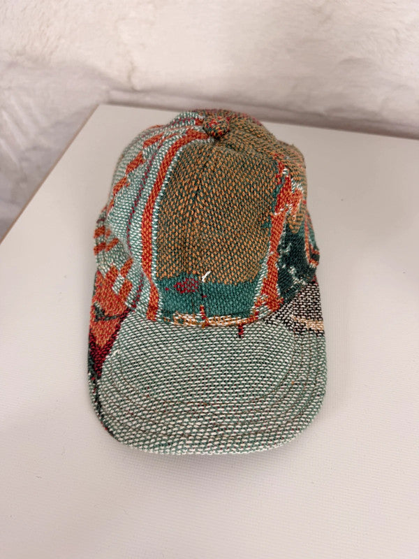 Casquette en tapisserie design unique fait main upcyclé retravaillé et tissé taille unique n•1020
