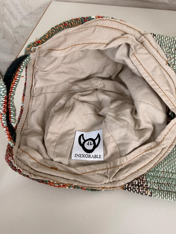 Casquette en tapisserie design unique fait main upcyclé retravaillé et tissé taille unique n•1020