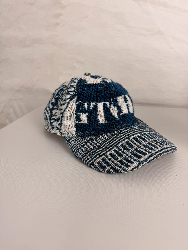 Casquette en tapisserie design unique fait main upcyclé retravaillé et tissé taille unique n•957