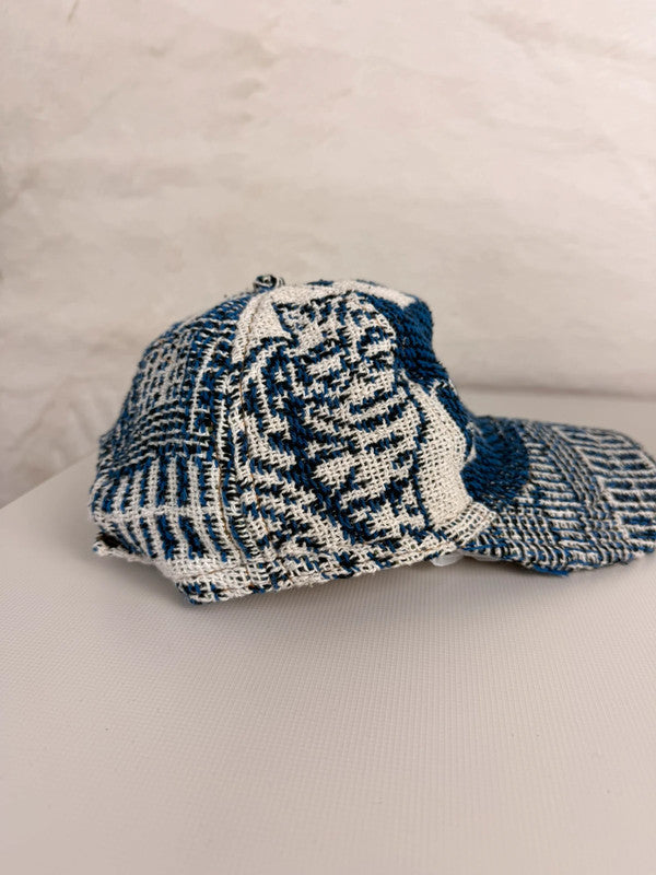 Casquette en tapisserie design unique fait main upcyclé retravaillé et tissé taille unique n•957
