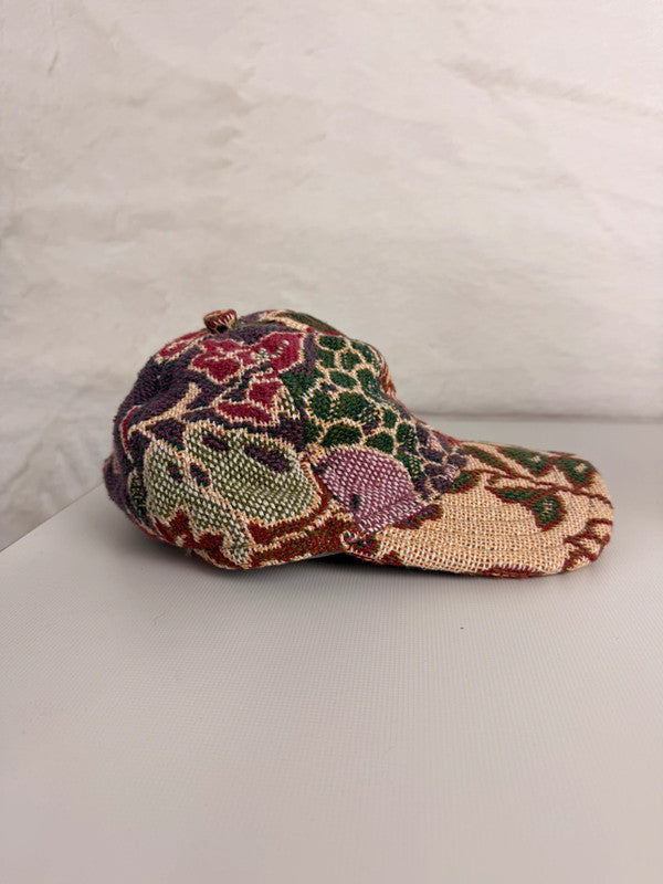 Casquette en tapisserie design unique fait main upcyclé retravaillé et tissé taille unique n•958