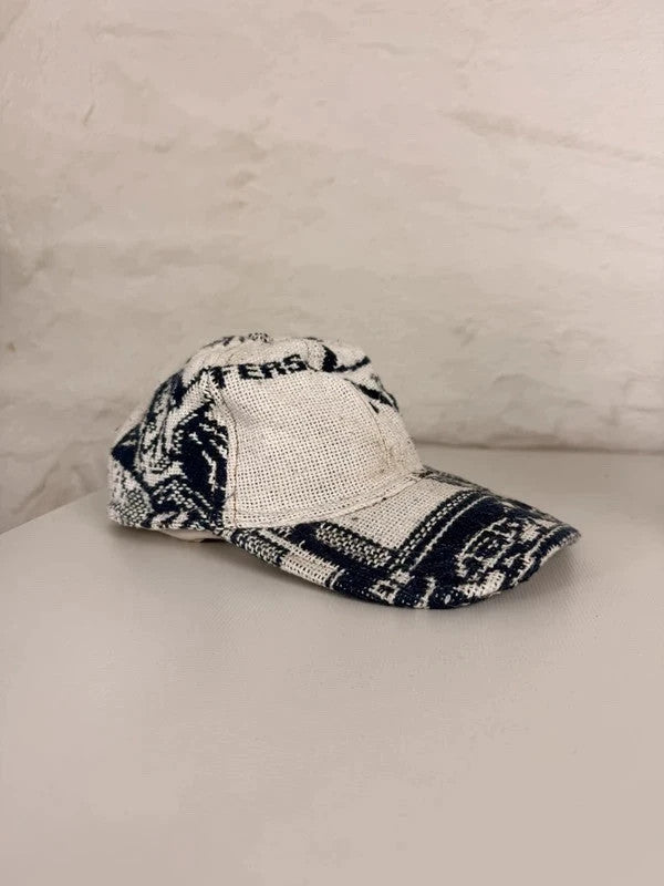 Casquette en tapisserie design unique fait main upcyclé retravaillé et tissé taille unique n•996