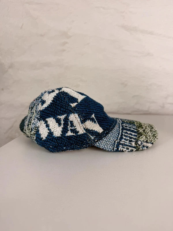 Casquette en tapisserie design unique fait main upcyclé retravaillé et tissé taille unique n•999