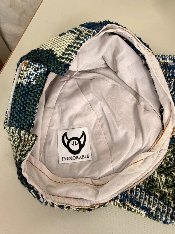 Casquette en tapisserie design unique fait main upcyclé retravaillé et tissé taille unique n•999