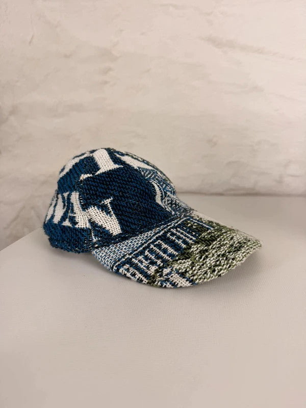 Casquette en tapisserie design unique fait main upcyclé retravaillé et tissé taille unique n•999