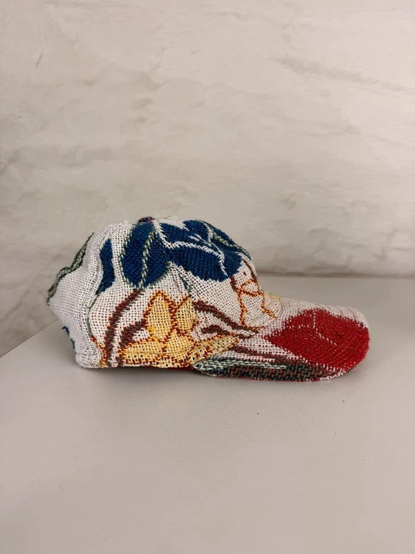 Casquette en tapisserie design unique fait main upcyclé retravaillé et tissé taille unique n•1001