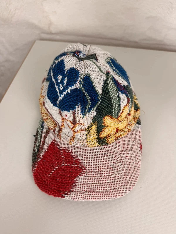 Casquette en tapisserie design unique fait main upcyclé retravaillé et tissé taille unique n•1001