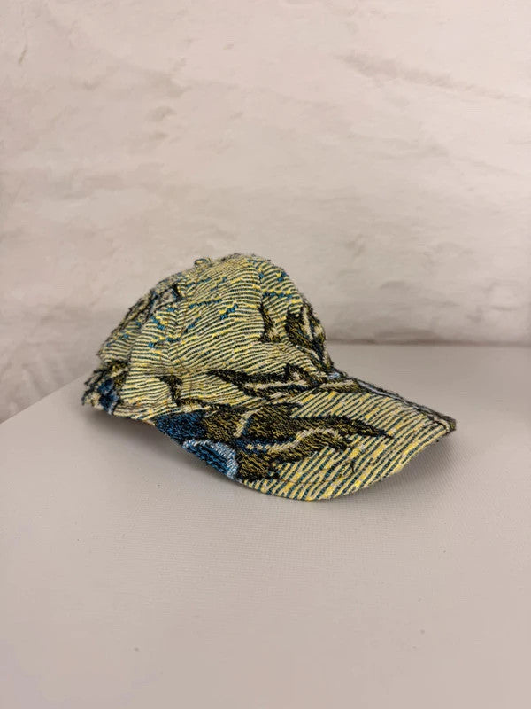 Casquette en tapisserie design unique fait main upcyclé retravaillé et tissé taille unique  n•1005
