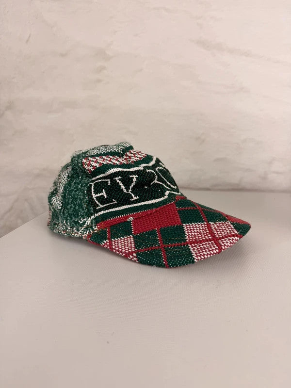 Casquette en tapisserie design unique fait main upcyclé retravaillé et tissé taille unique n•1006