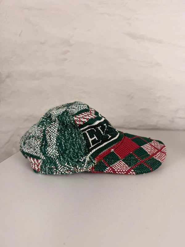 Casquette en tapisserie design unique fait main upcyclé retravaillé et tissé taille unique n•1006