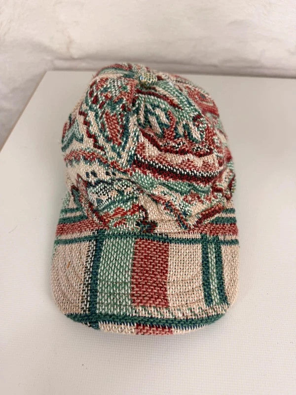 Casquette en tapisserie design unique fait main upcyclé retravaillé et tissé taille unique n•1007