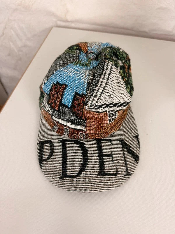 Casquette en tapisserie design unique fait main upcyclé retravaillé et tissé taille unique n•1009