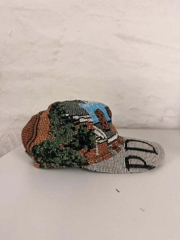 Casquette en tapisserie design unique fait main upcyclé retravaillé et tissé taille unique n•1009