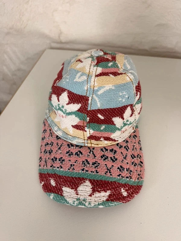 Casquette en tapisserie design unique fait main upcyclé retravaillé et tissé taille unique n•1010