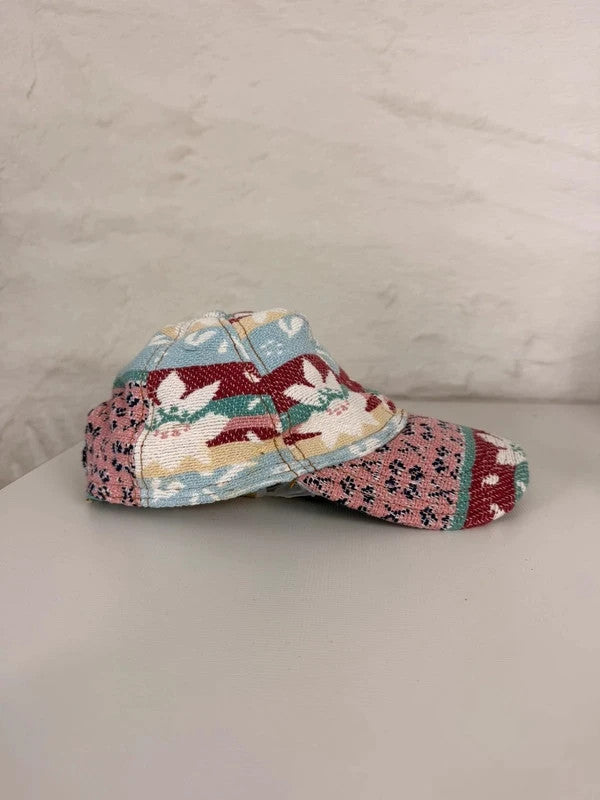 Casquette en tapisserie design unique fait main upcyclé retravaillé et tissé taille unique n•1010