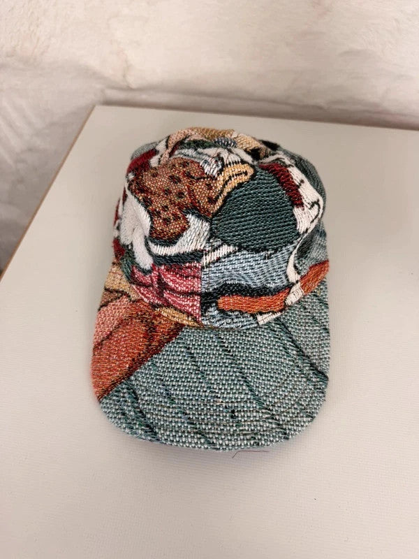 Casquette en tapisserie design unique fait main upcyclé retravaillé et tissé taille unique n•1013