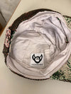 Casquette en tapisserie design unique fait main upcyclé retravaillé et tissé taille unique n•1015