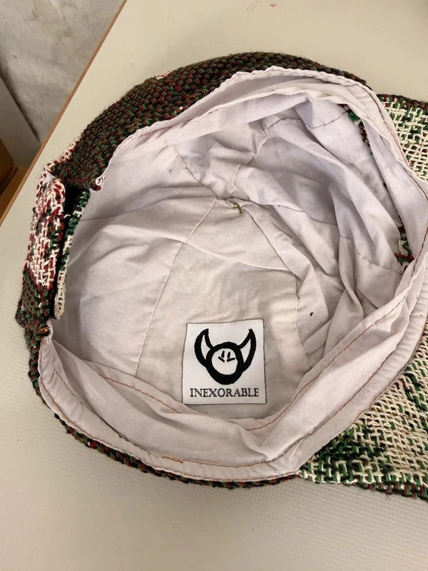 Casquette en tapisserie design unique fait main upcyclé retravaillé et tissé taille unique n•1015