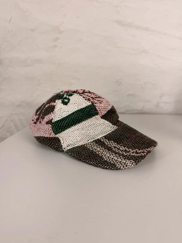 Casquette en tapisserie design unique fait main upcyclé retravaillé et tissé taille unique n•1015