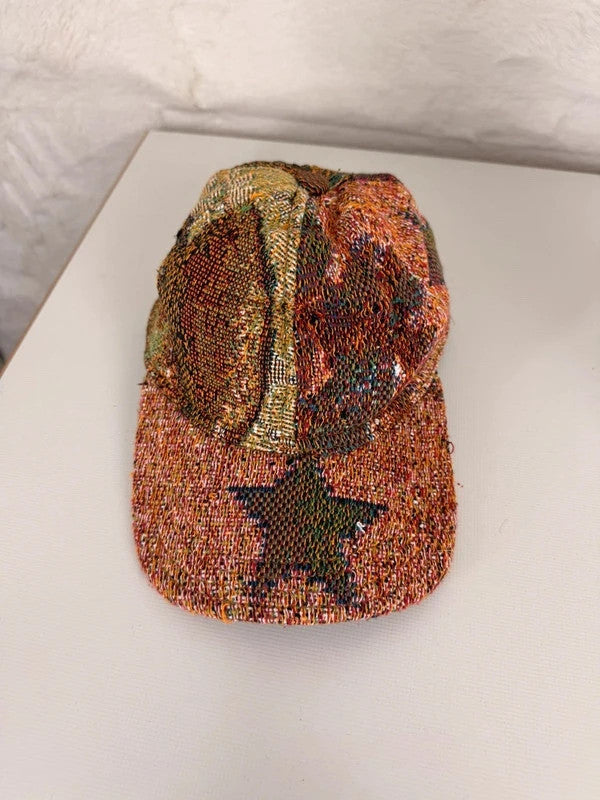 Casquette en tapisserie design unique fait main upcyclé retravaillé et tissé taille unique n•1016