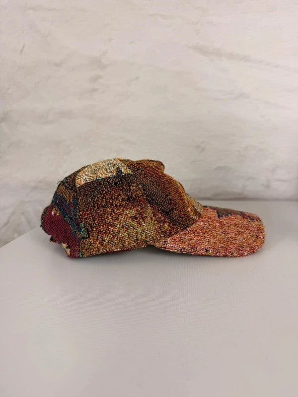 Casquette en tapisserie design unique fait main upcyclé retravaillé et tissé taille unique n•1016