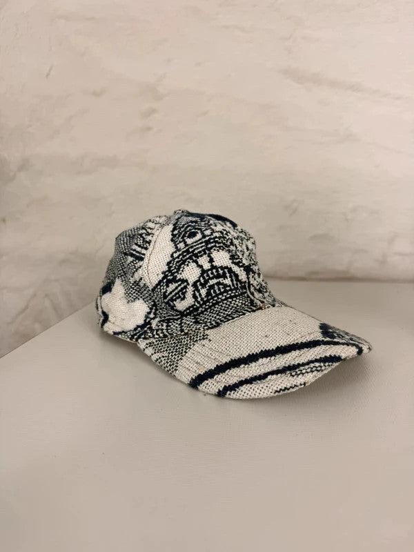 Casquette en tapisserie design unique fait main upcyclé retravaillé et tissé taille unique n•1018