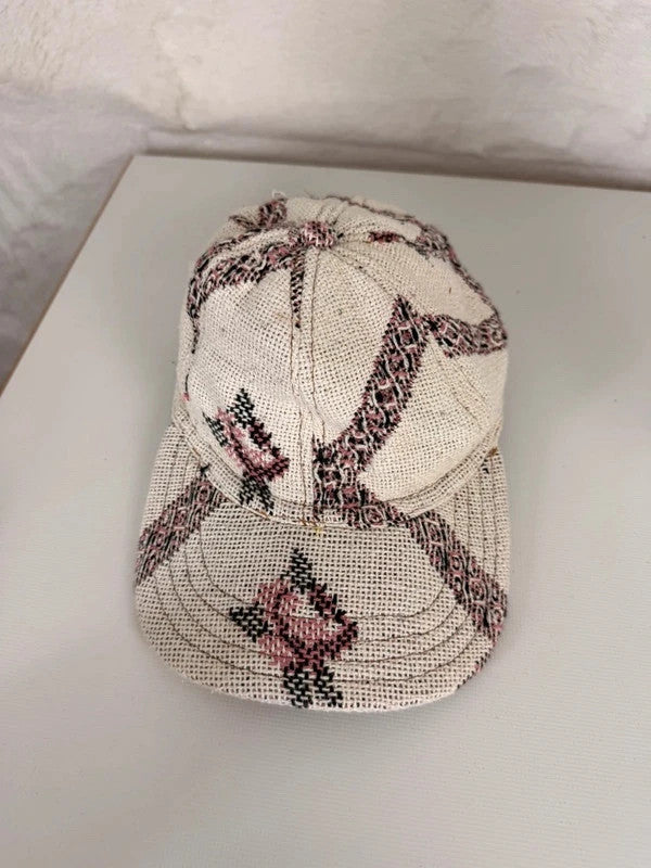 Casquette en tapisserie design unique fait main upcyclé retravaillé et tissé taille unique n•1021