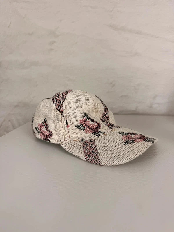 Casquette en tapisserie design unique fait main upcyclé retravaillé et tissé taille unique n•1021