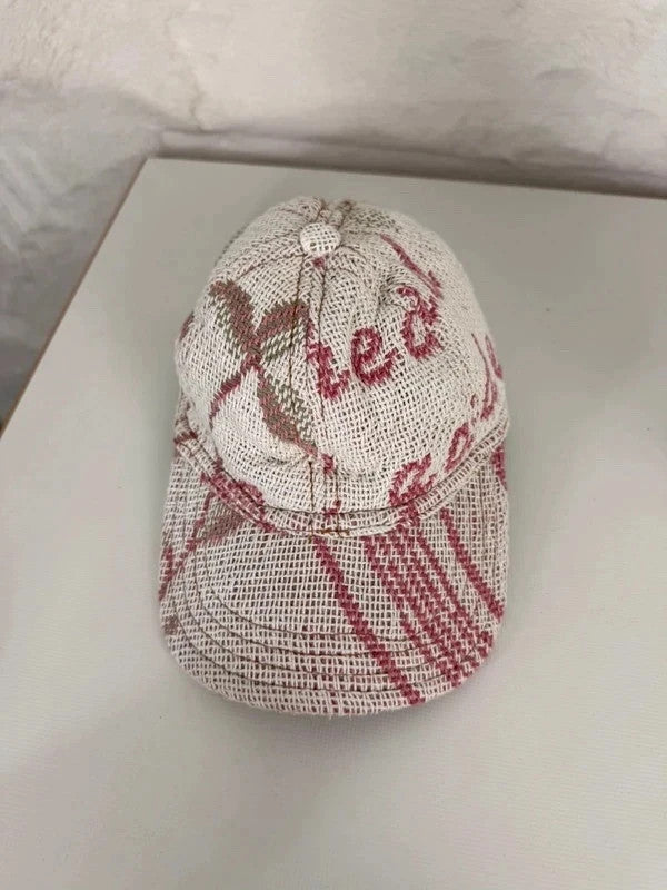 Casquette en tapisserie design unique fait main upcyclé retravaillé et tissé taille unique n•1022