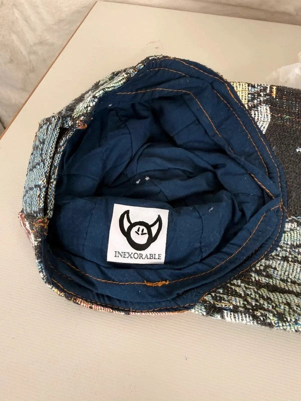 Casquette en tapisserie design unique fait main upcyclé retravaillé et tissé taille unique n•1023